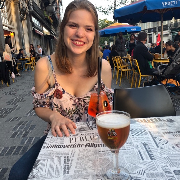 Meet your Posher, Cecilia - Picture 2 of 5